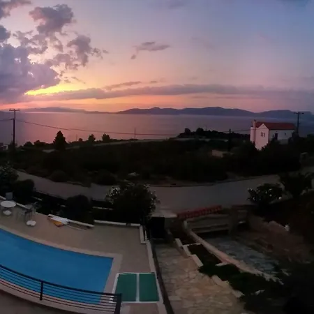 Villa Costa's Sunset With Pool *